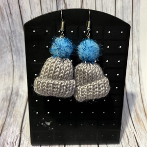 Téli sapka fülbevaló - ékszer - fülbevaló - lógó fülbevaló - Meska.hu