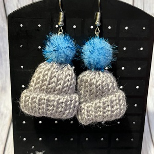 Téli sapka fülbevaló - ékszer - fülbevaló - lógó fülbevaló - Meska.hu