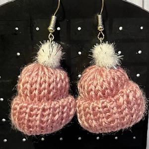 Téli sapka fülbevaló - ékszer - fülbevaló - lógó fülbevaló - Meska.hu