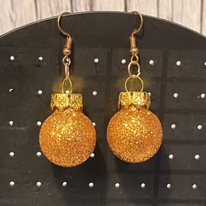 Karácsonyi gömb glitteres fülbevaló - karácsony - karácsonyi ruházat - karácsonyi ruha kiegészítők - Meska.hu