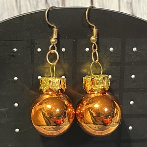 Karácsonyi gömb fülbevaló - karácsony - karácsonyi ruházat - karácsonyi ruha kiegészítők - Meska.hu