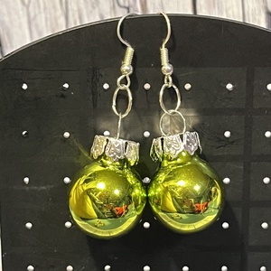 Karácsonyi gömb fülbevaló - karácsony - karácsonyi ruházat - karácsonyi ruha kiegészítők - Meska.hu