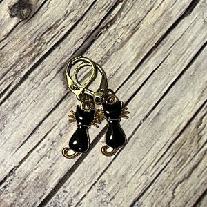 Fekete macska fülbevaló, Ékszer, Fülbevaló, Lógó fülbevaló, Gyöngyfűzés, gyöngyhímzés, Ékszerkészítés, MESKA