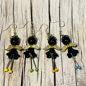 Fekete angyalka színesben fülbevalók - ékszer - fülbevaló - csillár fülbevaló - Meska.hu