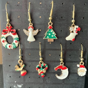 Felemás mikulás fülbevaló - ékszer - fülbevaló - lógó fülbevaló - Meska.hu