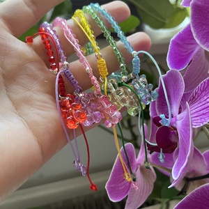 Gumimaci Gyöngyálom - kézzel készített színes karkötő, színes üveggyöngyökből, gumimaci charm, állítható méretű - ékszer - karkötő - charm karkötő - Meska.hu