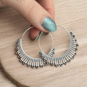 Rózsakvarc Harmónia - egyedi, kézzel készített karika fülbevaló, gyöngyfüzőtt díszítéssel, pasztel színek - ékszer - fülbevaló - karika fülbevaló - Meska.hu