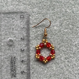 Színpompás Téli Fülbevalók - lógós, kör alaku, gyöngyös fülbevalók, választható karácsonyi színekben, elegáns és egyedi - karácsony - karácsonyi ruházat - karácsonyi ruha kiegészítők - Meska.hu