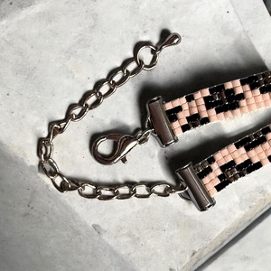 Leopárd Nyomok - kézzel készített, gyöngyszövött karkötő, leopárd mintás ékszer, állítható méret, luxus és elegáns - ékszer - karkötő - gyöngyös karkötő - Meska.hu