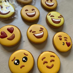 Emoji és smiley dekor mézeskalácsok, Otthon & Életmód, Dekoráció, Dísztárgy, Mézeskalácssütés, MESKA
