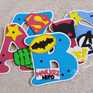 Szuperhős, bosszúállók mintás dekorgumi babanév falmatrica 15cm  - otthon & életmód - dekoráció - fali és függő dekoráció - betű & név - Meska.hu