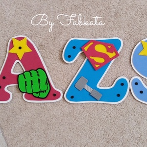 Szuperhős, bosszúállók mintás dekorgumi babanév falmatrica 15cm  - otthon & életmód - dekoráció - fali és függő dekoráció - betű & név - Meska.hu