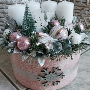 Hull a pelyhes karácsonyi adventi koszorú asztaldísz , Karácsony, Adventi díszek, Adventi koszorú, Virágkötés, MESKA