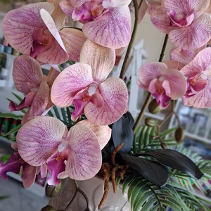 Gumi orchidea asztaldísz  - Meska.hu