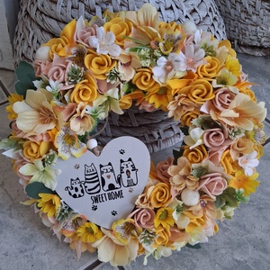 Tavaszi csupa virágos ajtódísz 24cm, Otthon & Életmód, Dekoráció, Ajtó- és ablak dekoráció, Ajtódísz & Kopogtató, Virágkötés, MESKA