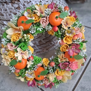 Mandarinos csupa virágos ajtódísz 24cm, Otthon & Életmód, Dekoráció, Ajtó- és ablak dekoráció, Ajtódísz & Kopogtató, Virágkötés, MESKA