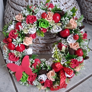 Nyári szines ajtódísz kopogtató koszorú , Otthon & Életmód, Dekoráció, Ajtó- és ablak dekoráció, Ablakdísz, Virágkötés, Mindenmás, MESKA