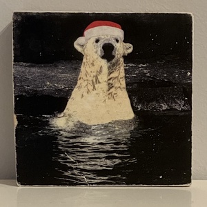 Mini fa dekoráció / Jegesmedve télapó sapkában - karácsony - karácsonyi lakásdekoráció - karácsonyi lakásdíszek - Meska.hu