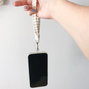 Telefontartó csuklópánt, makramé technikával csomózott univerzális telefontartó - Meska.hu
