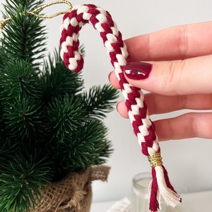 2 db piros cukorka karácsonyfadísz, páros karácsonyi makramé cukorpálca dekoráció - karácsony - karácsonyi lakásdekoráció - karácsonyfadíszek - Meska.hu