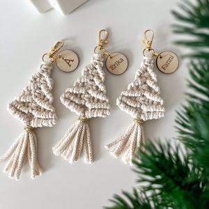 Névre szóló csillogó fenyőfa kulcstartó, egyedi feliratos natúr-arany színű makramé kulcstartó karácsonyi ajándék - táska & tok - kulcstartó & táskadísz - kulcstartó - Meska.hu Névre szóló csillogó fenyőfa kulcstartó, egyedi feliratos natúr-arany színű makramé kulcstartó karácsonyi ajándék - táska & tok - kulcstartó & táskadísz - kulcstartó - Meska.hu