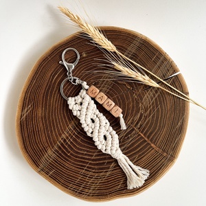 MAMI feliratos makramé kulcstartó adventi képeslappal, különleges karácsonyi ajándék nagymamáknak - táska & tok - kulcstartó & táskadísz - kulcstartó - Meska.hu MAMI feliratos makramé kulcstartó adventi képeslappal, különleges karácsonyi ajándék nagymamáknak - táska & tok - kulcstartó & táskadísz - kulcstartó - Meska.hu