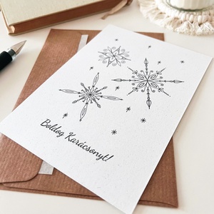 Karácsonyi képeslap hópehely mintával (A6-os), újrahasznosított papírra nyomtatva, borítékkal - otthon & életmód - papír, írószer - ajándékozás kellékei - képeslap, üdvözlőlap - Meska.hu