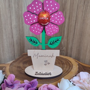 Maminak feliratú anyák napi virág dekoráció, csokival, kézzel festve - Meska.hu