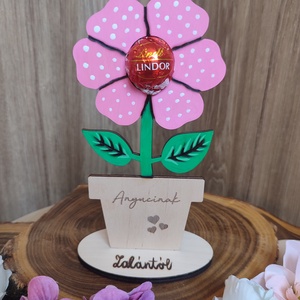 Anyucinak feliratú anyák napi virág dekoráció, csokival, kézzel festve - Meska.hu