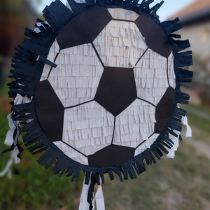 Foci piñata, ütővel - Meska.hu