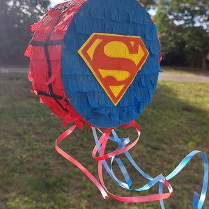 Kicsi szuperhős piñata (üres) - Meska.hu