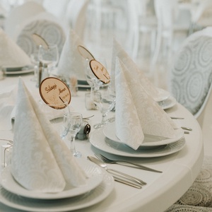 Egyedi névtábla - esküvő - dekoráció - asztaldísz - Meska.hu