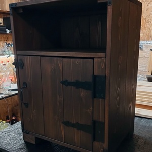 Rusztikus Loft Éjjeliszekrény - Wenge színű, tömörfa kisasztal, Otthon & Életmód, Bútor, Szekrény, Famegmunkálás, MESKA