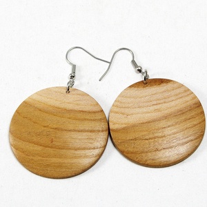 Fülbevaló vadmeggy fából - Egyedi, kézműves termék - ékszer - fülbevaló - karika fülbevaló - Meska.hu