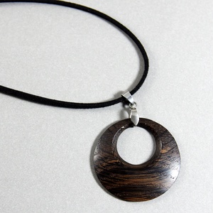 Fekete tölgy- Egyedi kézműves medál - ékszer - nyaklánc - medál - Meska.hu