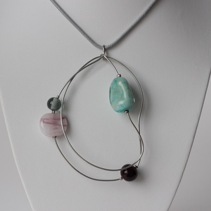 Pillangó nyaklánc egyedi üveggyöngyökkel - ékszer - nyaklánc - gyöngyös nyaklánc - Meska.hu