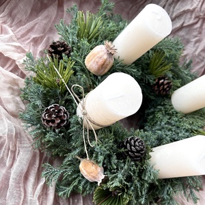 Adventi koszorú friss zöldekkel - karácsony - adventi díszek - adventi koszorú - Meska.hu