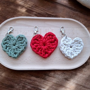 Szív alakú horgolt kulcstartó - táska & tok - kulcstartó & táskadísz - kulcstartó - Meska.hu