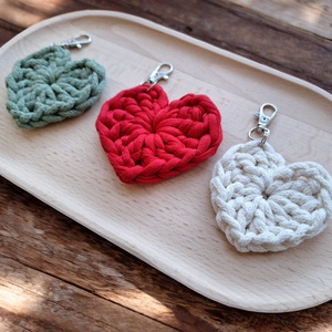Szív alakú horgolt kulcstartó - táska & tok - kulcstartó & táskadísz - kulcstartó - Meska.hu