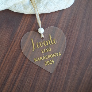 Karácsonyfadísz, egyedi, névre szóló felirattal - akril szív (első karácsony) - karácsony - karácsonyi lakásdekoráció - karácsonyfadíszek - Meska.hu