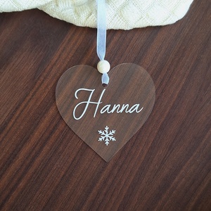 Karácsonyfadísz, egyedi, névre szóló felirattal - akril szív - karácsony - karácsonyi lakásdekoráció - karácsonyfadíszek - Meska.hu