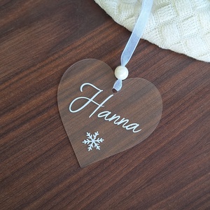 Karácsonyfadísz, egyedi, névre szóló felirattal - akril szív - karácsony - karácsonyi lakásdekoráció - karácsonyfadíszek - Meska.hu