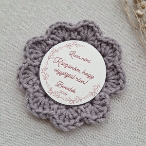 Horgolt hűtőmágnes � óvó néninek (szürke) - játék & sport - ovis felszerelés - egyéb ovis kiegészítő - Meska.hu