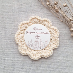 Horgolt hűtőmágnes � óvó néninek (krém) - játék & sport - ovis felszerelés - egyéb ovis kiegészítő - Meska.hu