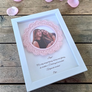 Szülőköszöntő fényképes képkeret - horgolt, Esküvő, Emlék & Ajándék, Szülőköszöntő ajándék, Fotó, grafika, rajz, illusztráció, Horgolás, Lepd meg szüleidet egy szívhez szóló ajándékkal, amely örök emlékként őrzi a nagy nap megható pilla..., MESKA