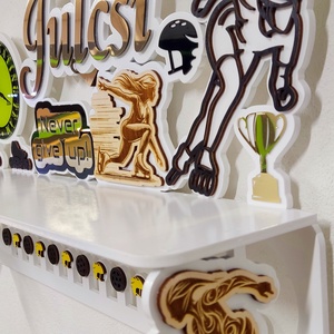  Egyedi névre szóló lányos éremtartó polc  - otthon & életmód - dekoráció - fali és függő dekoráció - éremtartó - Meska.hu