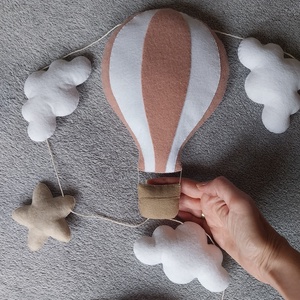 Babaszoba dekoráció girland hőlégballonnal  - otthon & életmód - babaszoba, gyerekszoba - babaszoba dekoráció - Meska.hu