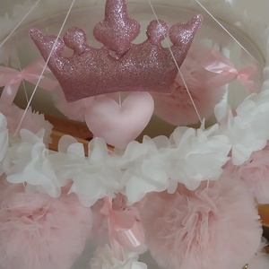 Kicsi Hercegnő csupa tüll, hattyús rózsaszín kiságyforgó kislánynak angol stílusú koronával  - játék & sport - 3 éves kor alattiaknak - kiságyforgó - Meska.hu Kicsi Hercegnő csupa tüll, hattyús rózsaszín kiságyforgó kislánynak angol stílusú koronával  - játék & sport - 3 éves kor alattiaknak - kiságyforgó - Meska.hu