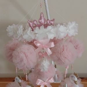 Kicsi Hercegnő csupa tüll, hattyús rózsaszín kiságyforgó kislánynak angol stílusú koronával  - játék & sport - 3 éves kor alattiaknak - kiságyforgó - Meska.hu Kicsi Hercegnő csupa tüll, hattyús rózsaszín kiságyforgó kislánynak angol stílusú koronával  - játék & sport - 3 éves kor alattiaknak - kiságyforgó - Meska.hu