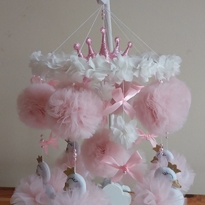 Kicsi Hercegnő csupa tüll, hattyús rózsaszín kiságyforgó kislánynak klasszikus stílusú koronával - Meska.hu